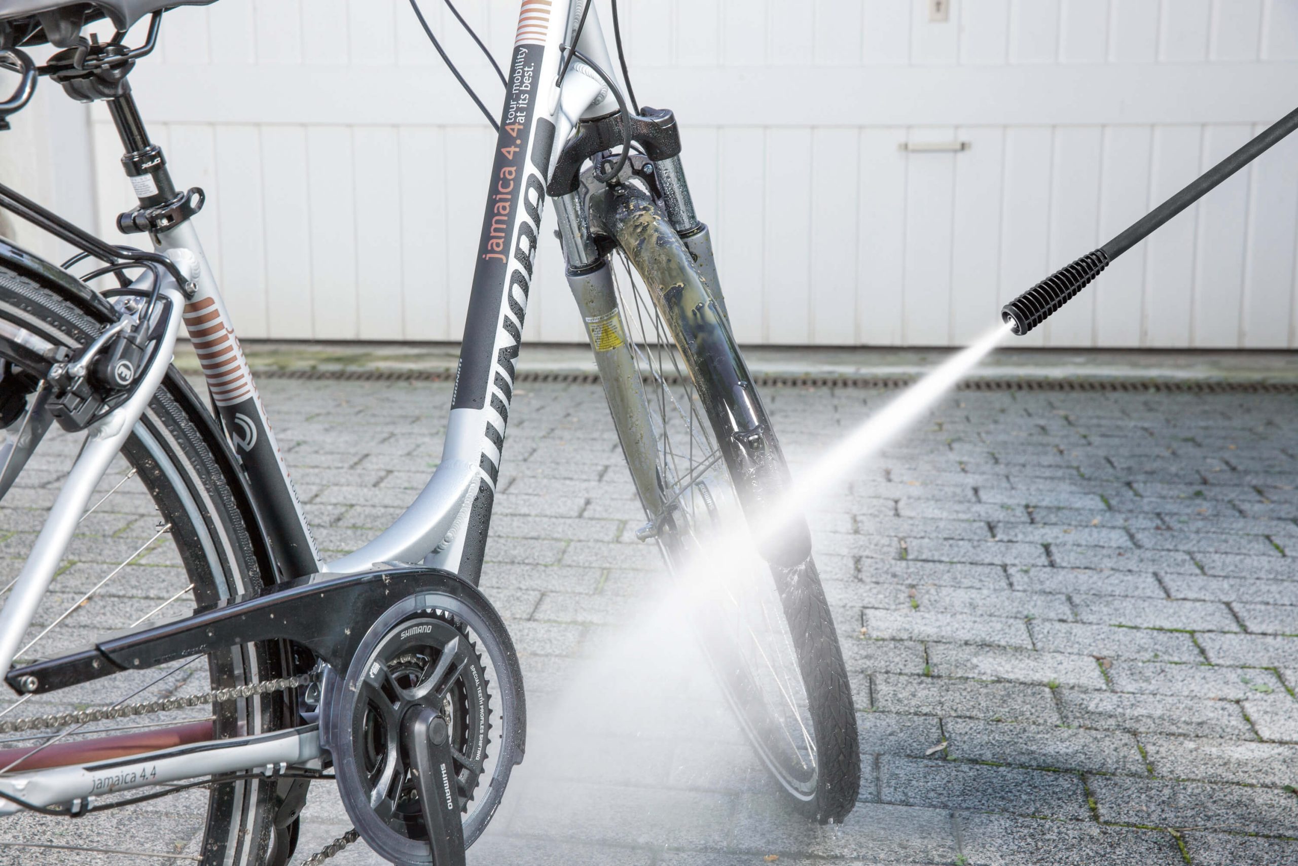 1_jet_nozzle_bike_app_2_CI15_2000x3000px_3000x2000px Application Image