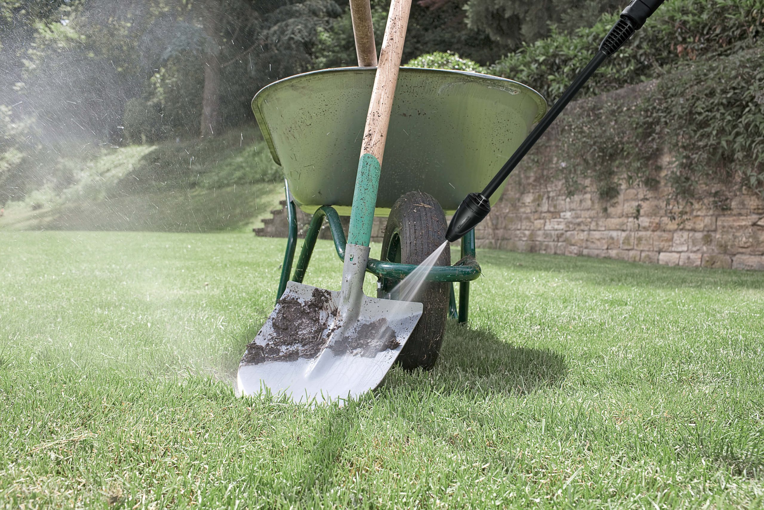 DB_120_entry_cleaning_spade_app_2_CI15_2000x3000px_3000x2000px Application Image
