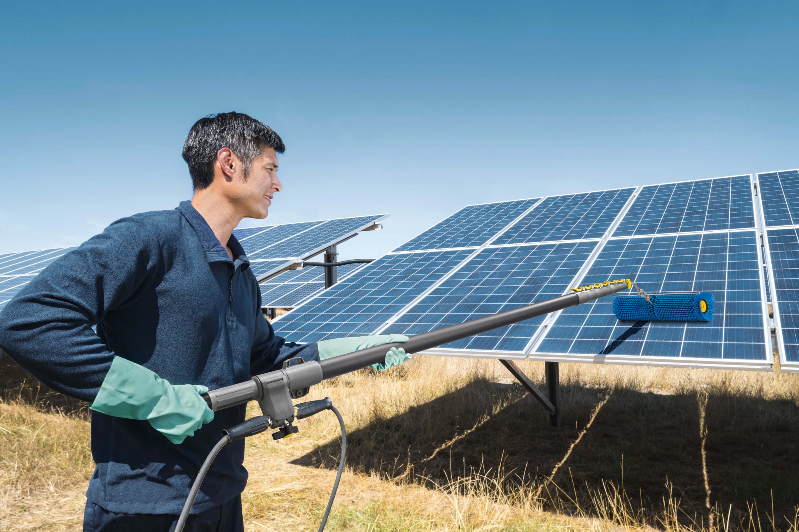 HD_Solar_plant_cleaning_app_01_CI15_2000x3000px_3000x2000px Application Image