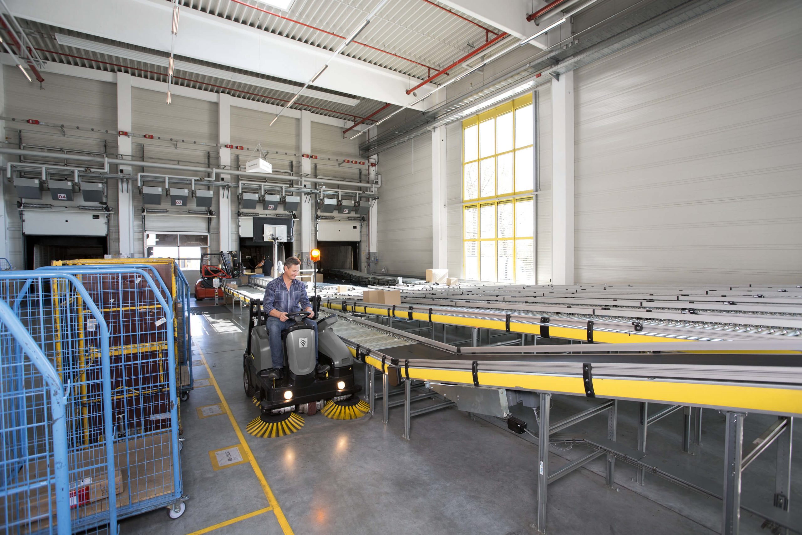 KM_105_logistics_app_3_2000x3000px_3000x2000px Application Image