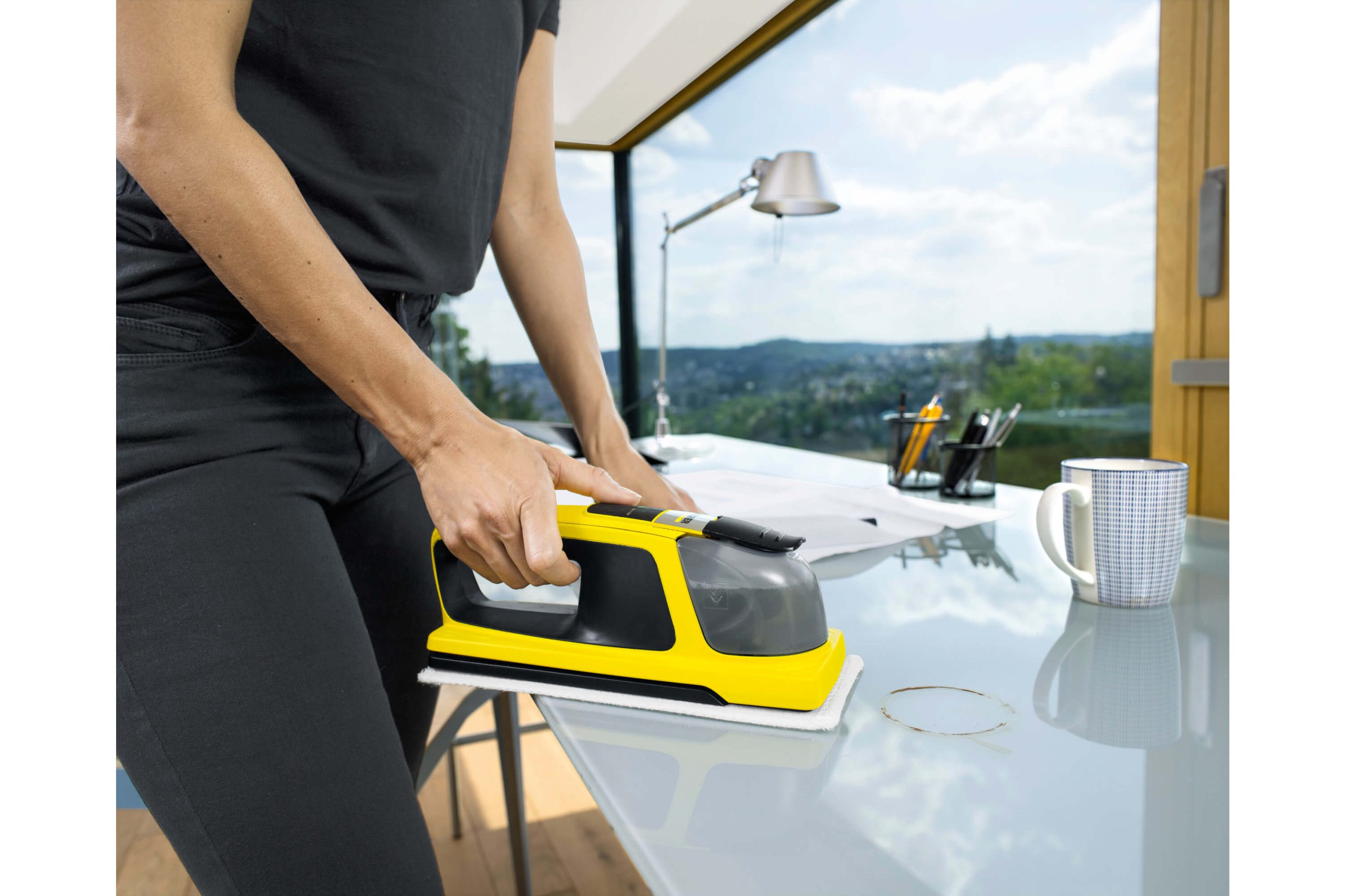 KV_4_office_yellow_app_01_CI15_2000x3000px_3000x2000px Application Image