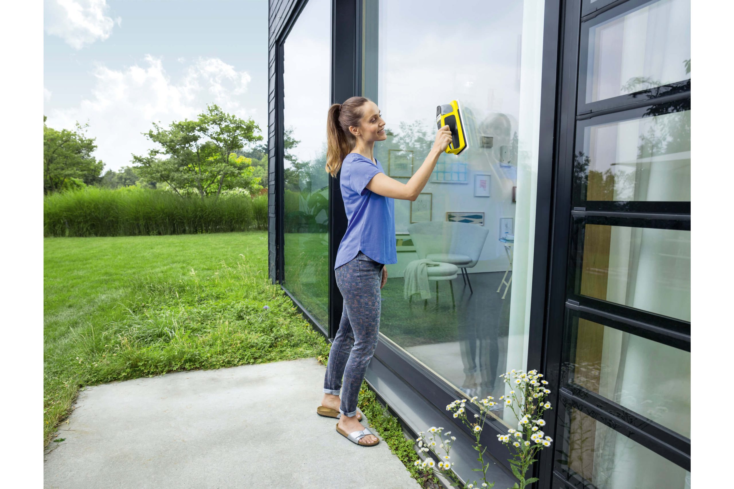 KV_4_window_yellow_app_06_CI15_2000x3000px_3000x2000px Application Image