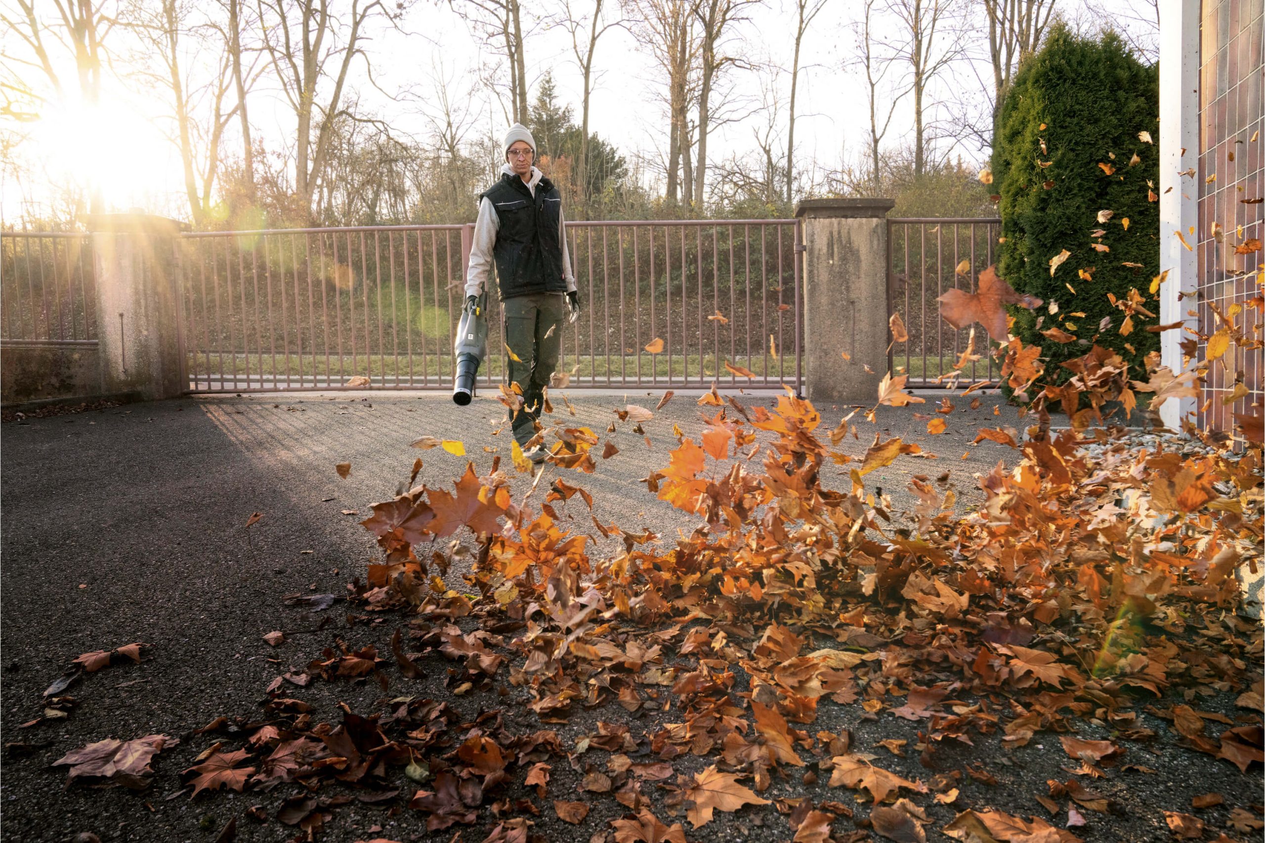 LB_930_36_Bp_caretaker_app_02_CI15_2000x3000px_3000x2000px Application Image