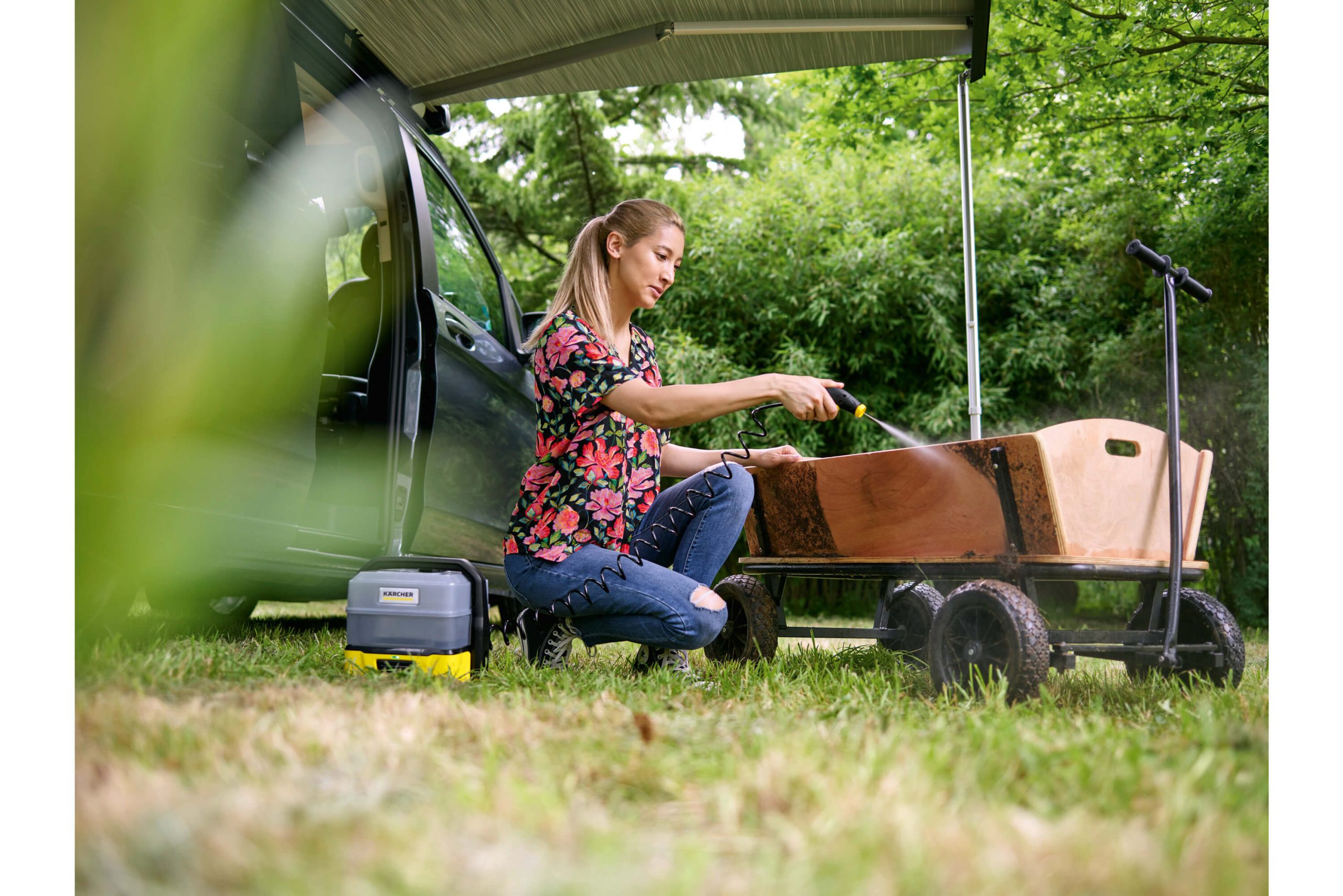 OC_3_Plus_handcart_app_02_CI20_2000x3000px_3000x2000px Application Image