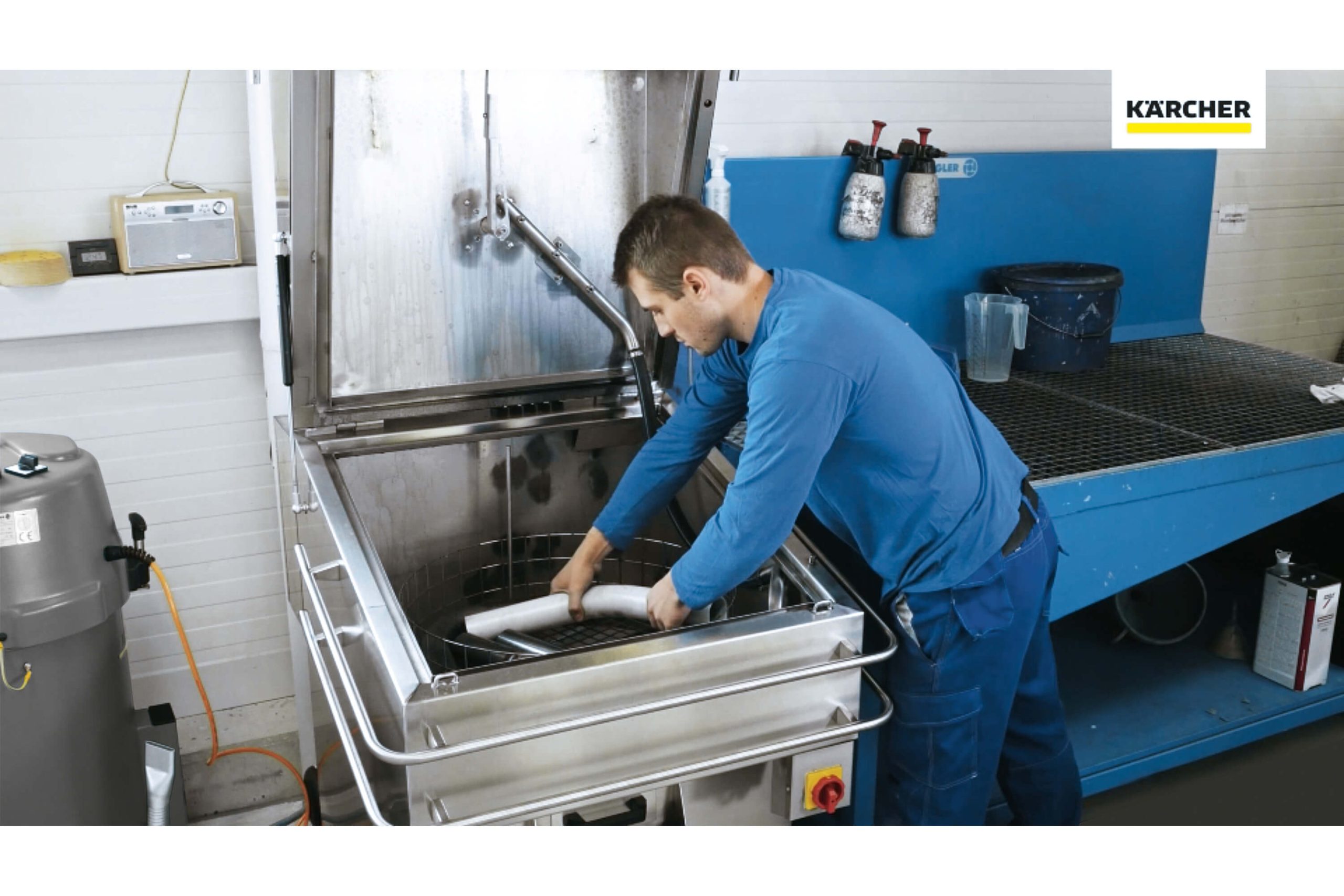 PC_60_130_T_parts_cleaner_doing_app_1_CI15_2000x3000px_3000x2000px Application Image