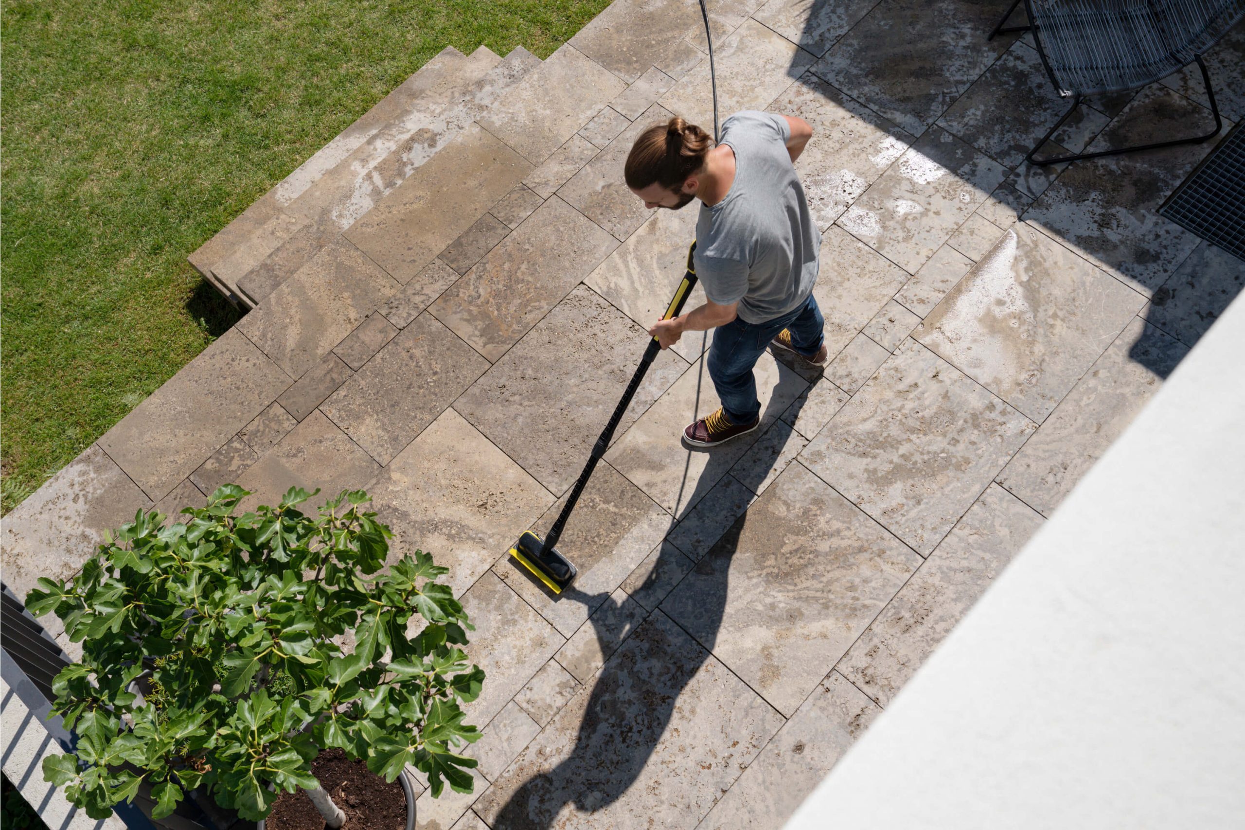 PS_30_Plus_terace_app_01_CI20_2000x3000px_3000x2000px Application Image