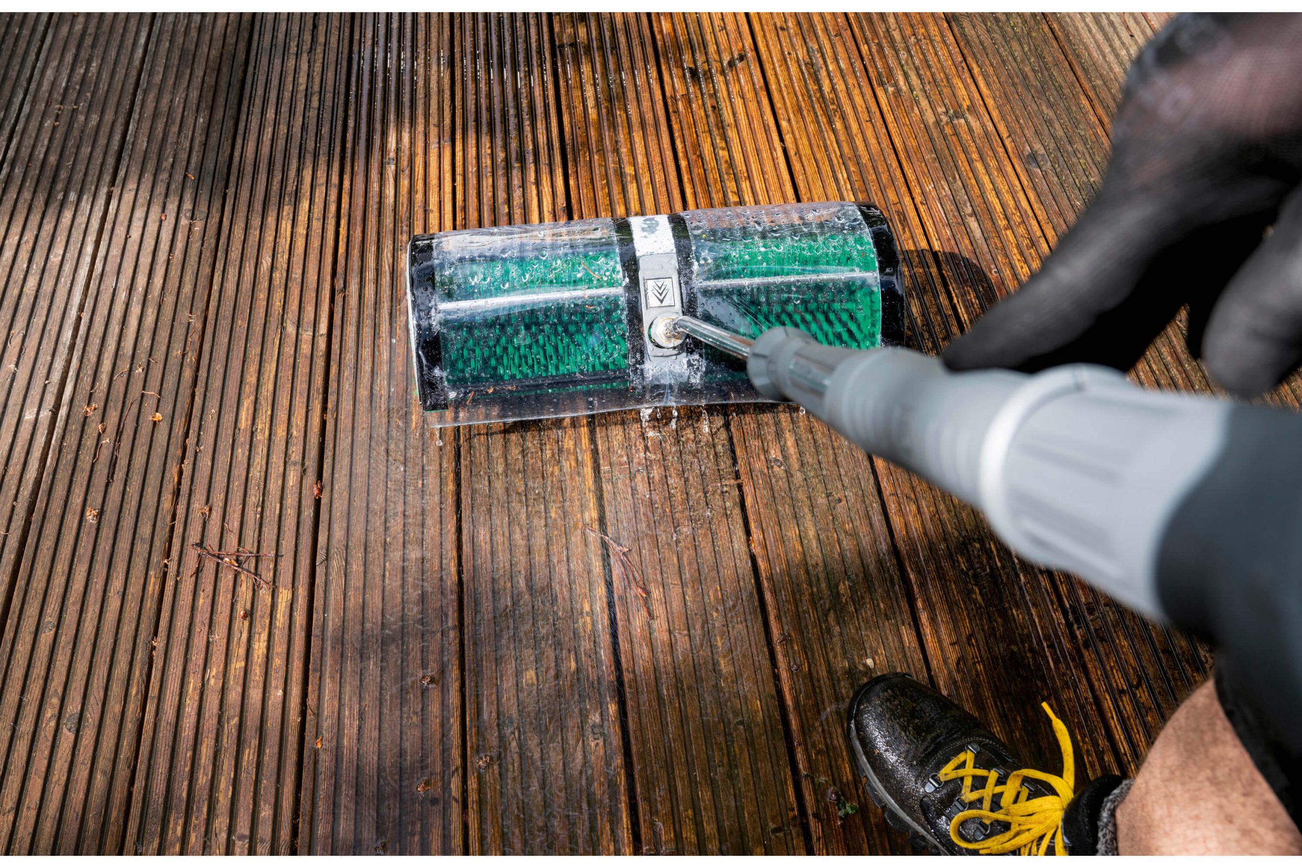 Roller_brush_bsc_caretaker_app_05_CI15_2000x3000px_3000x2000px Application Image