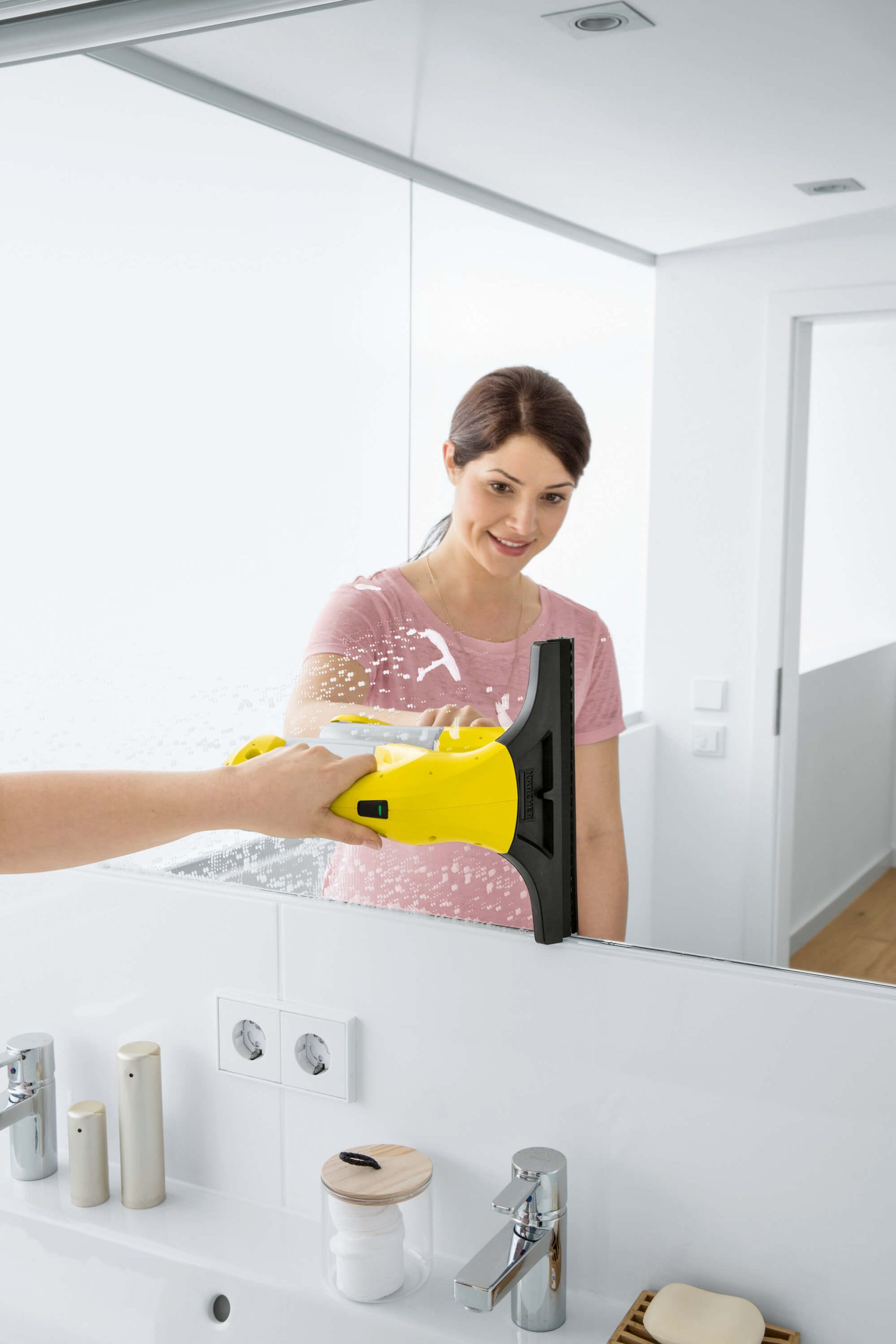 WV_1_yellow_Bathroom_app_1_CI15_2000x3000px_3000x2000px Application Image