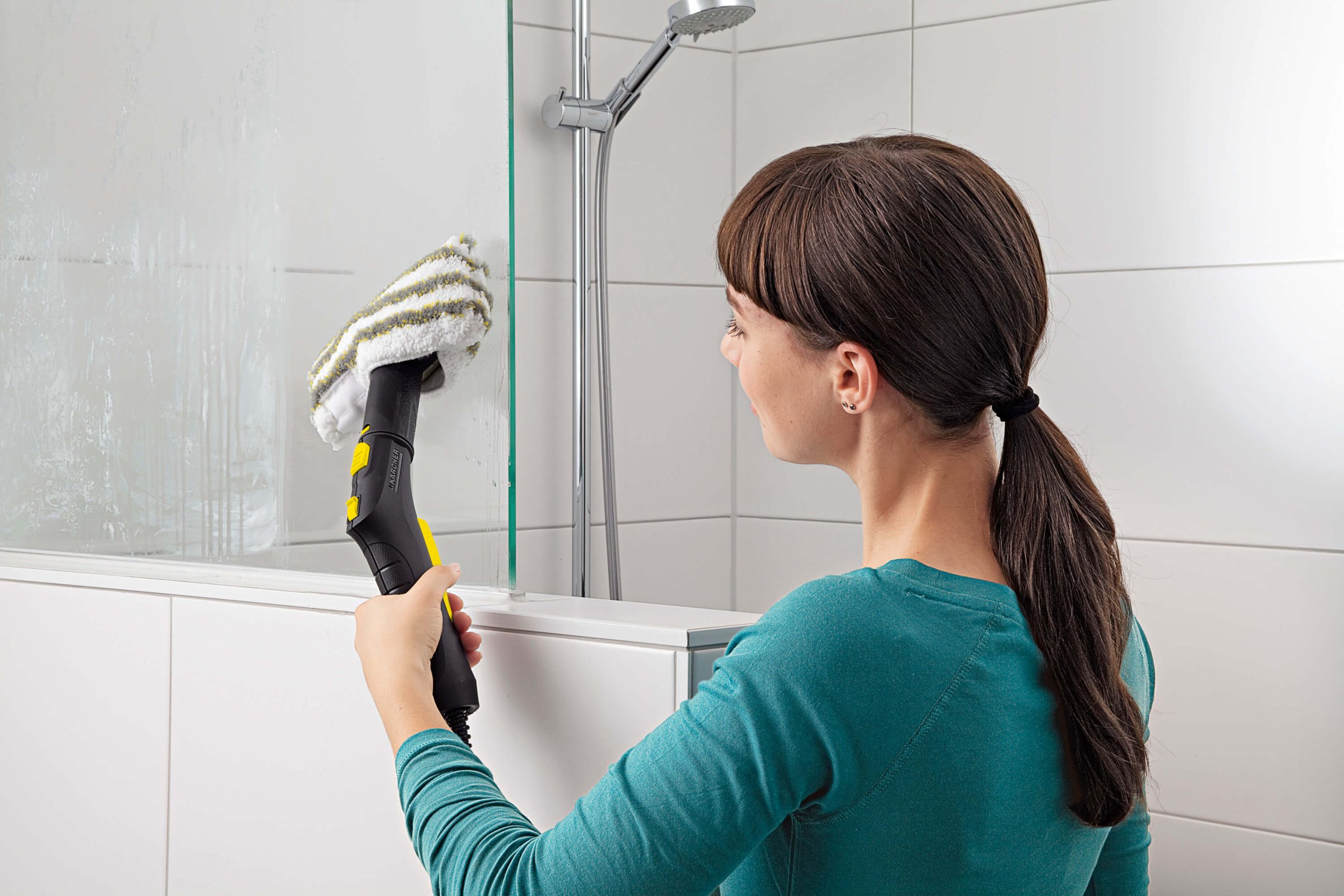 steam_handnoz_yellow_micro_app_26_CI15_2000x3000px_3000x2000px Application Image