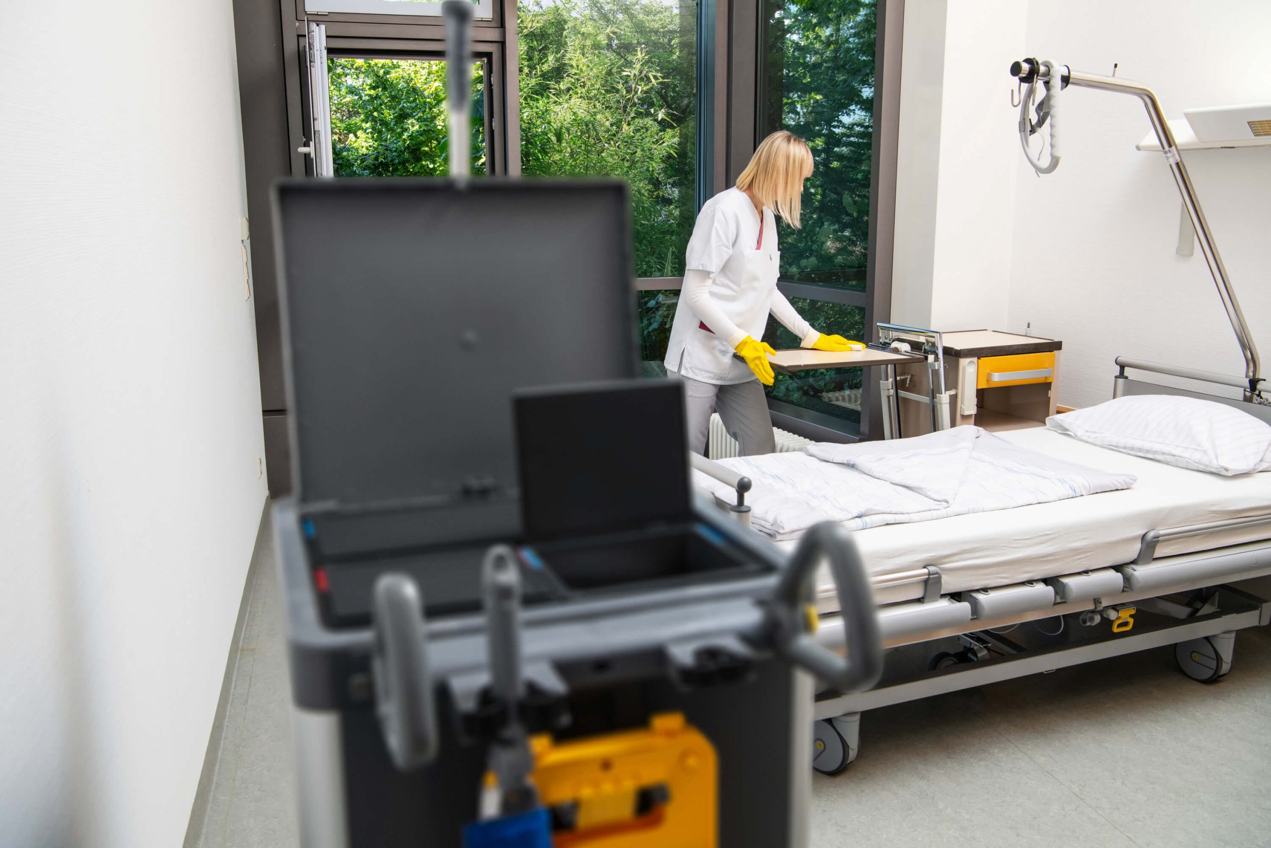 FM_ExpertPro_healthcare_hospital_app_06_CI20_2000x3000px_3000x2000px Application Image