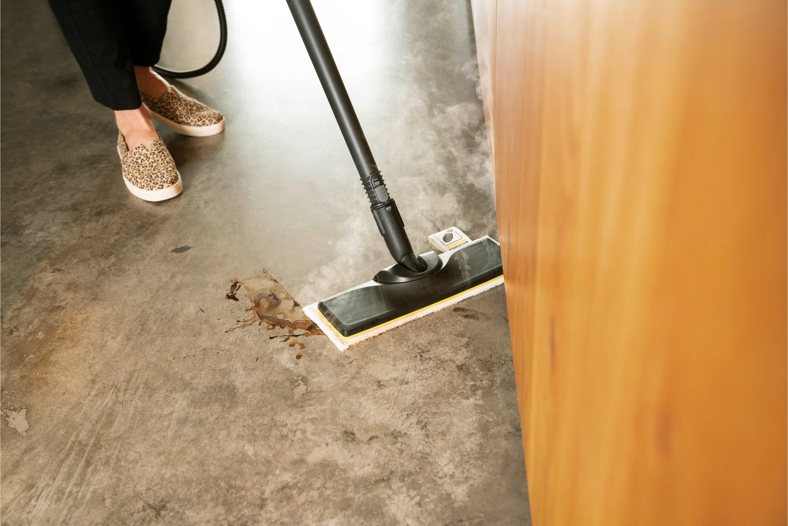 SC_EasyFix_floor_nozzle_kitchen_stone_app_01_CI20_2000x3000px_3000x2000px Application Image