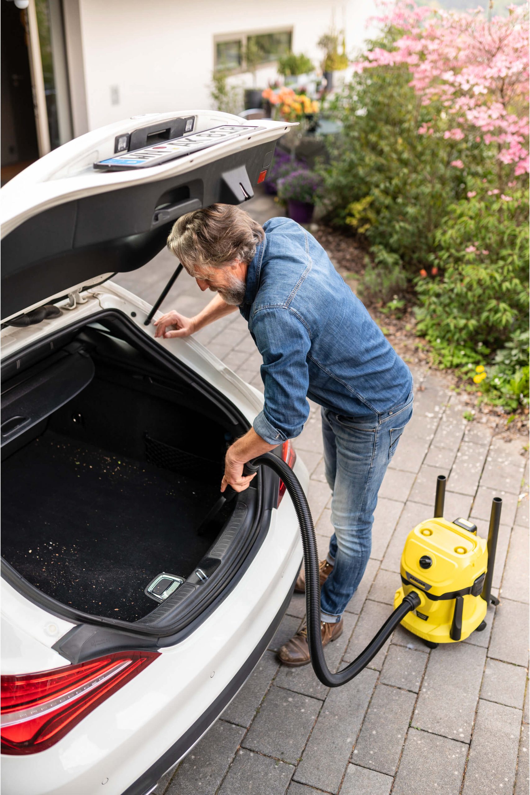 WD_2_18_car_app_03_CI20_2000x3000px_3000x2000px Application Image